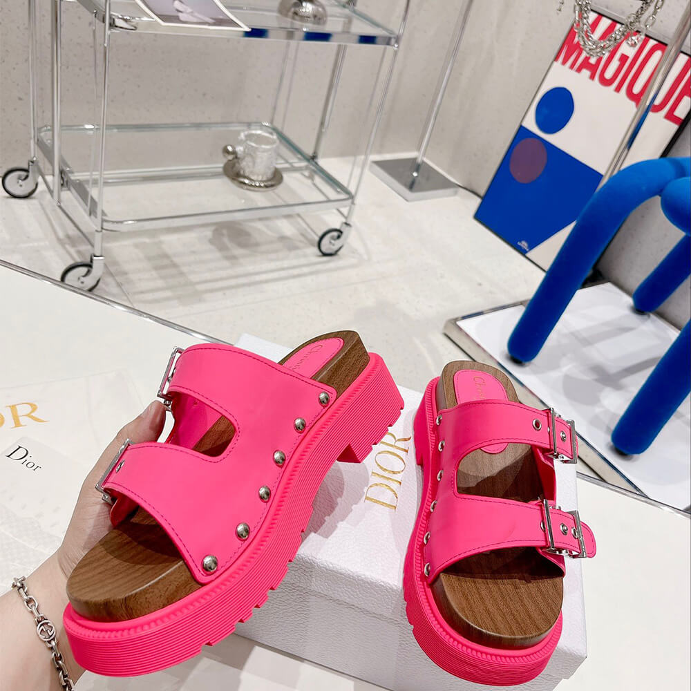 D*orquake strap sandal