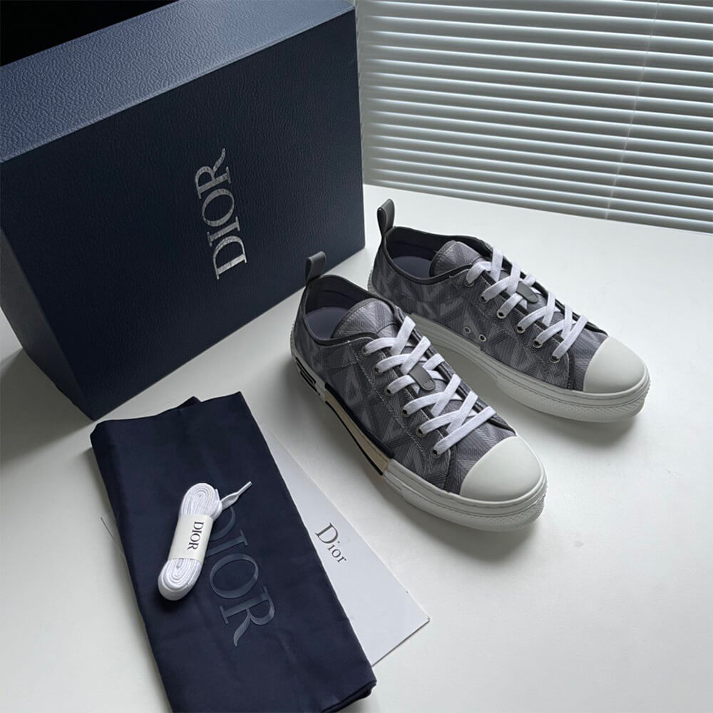 B23 LOW-TOP SNEAKER